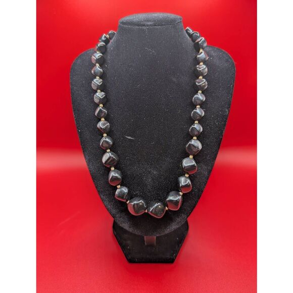 *Black and white medium beaded necklace - Picture 1 of 1